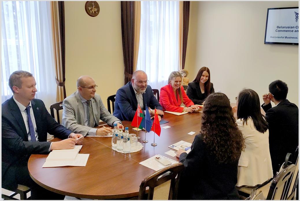 Deputy Chairman Denis Meleshkin meets Liu Jiadan, Director of SYNOMACHBEL LLC Deputy Chairman Denis Meleshkin meets Liu Jiadan, Director of SYNOMACHBEL LLC