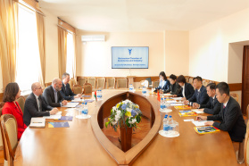 Meeting with senior executives of Heilongjiang Province business associations, PRC